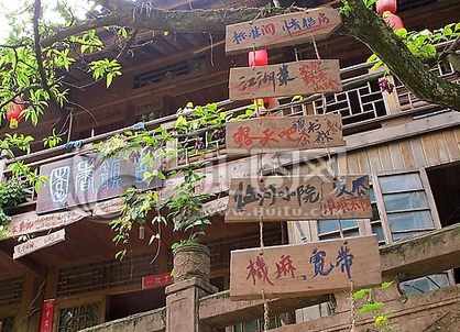 牌匾設(shè)計(jì)怎么做？10個(gè)吸引人的牌匾設(shè)計(jì)方法和要求