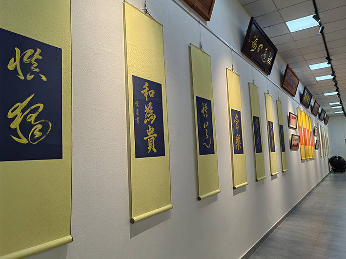 吳昌碩書法匾額_黃體字匾額書法_木質書法匾額