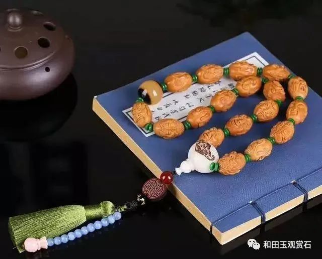 手把件雕刻自學(xué)圖樣_玉雕人物寓意_翡翠財神寓意